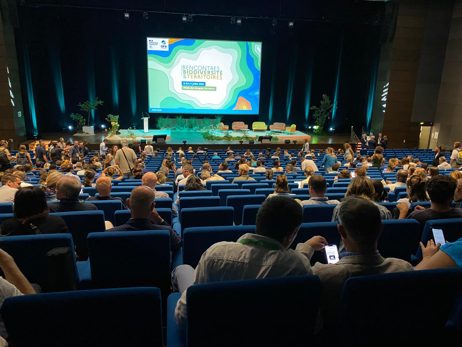 Séminaire d’équipe de l’Office français de la biodiversité : les participants réunis en grand groupe