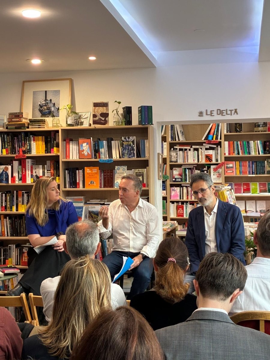 Une table ronde animée par bluenove dans une librairie