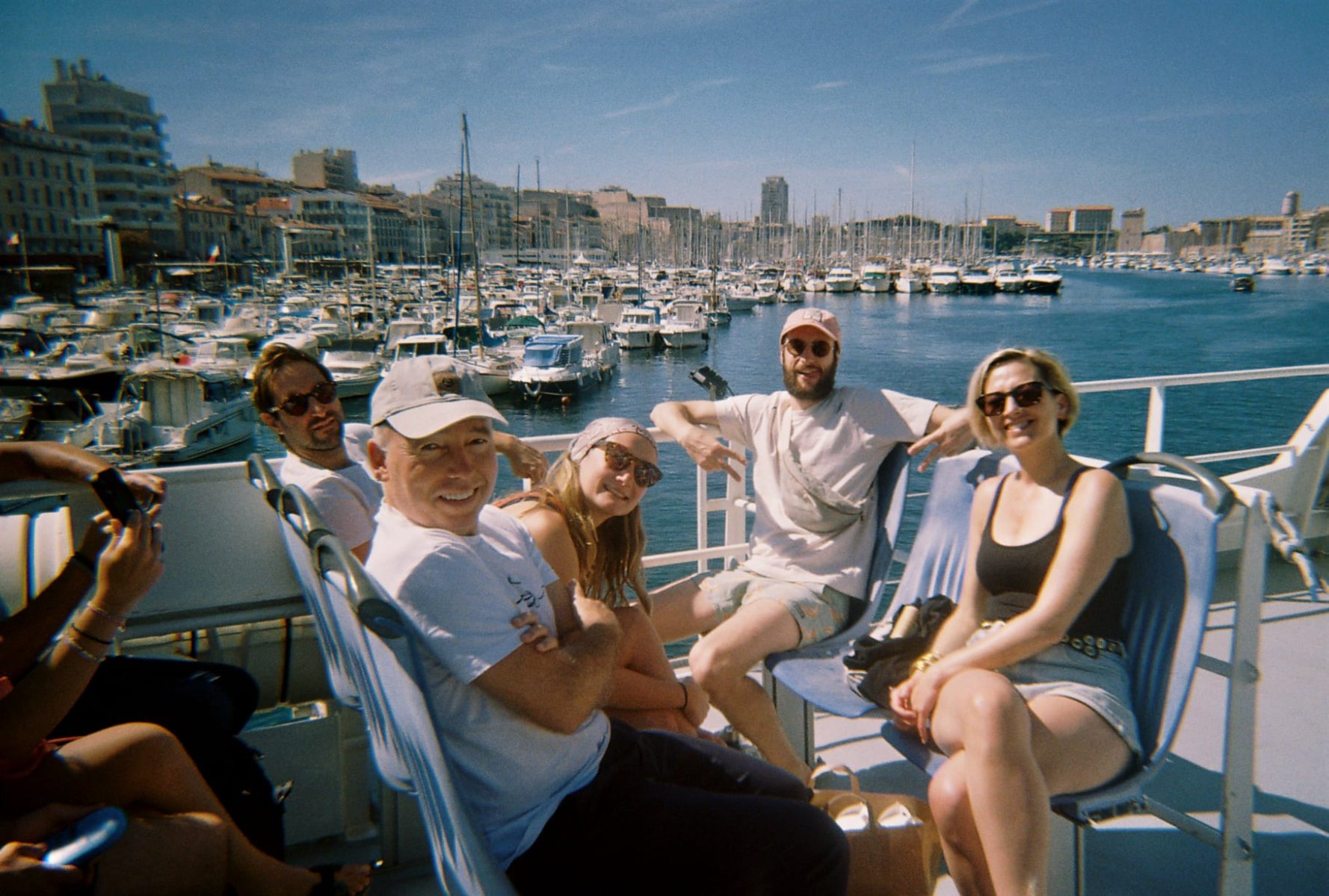 L’équipe bluenove en traversée sur le Vieux-Port de Marseille